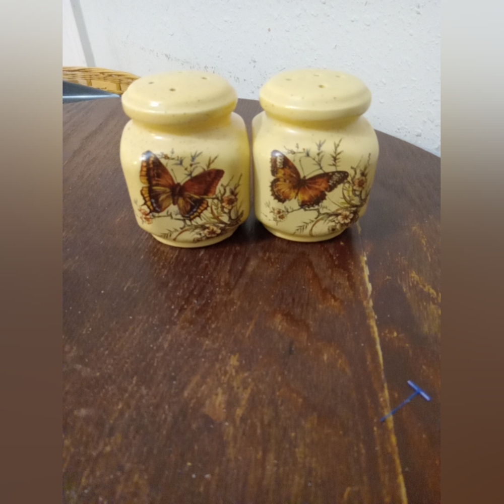 Vintage Pottery Craft Speckled butterfly salt and pepper shakers made in USA